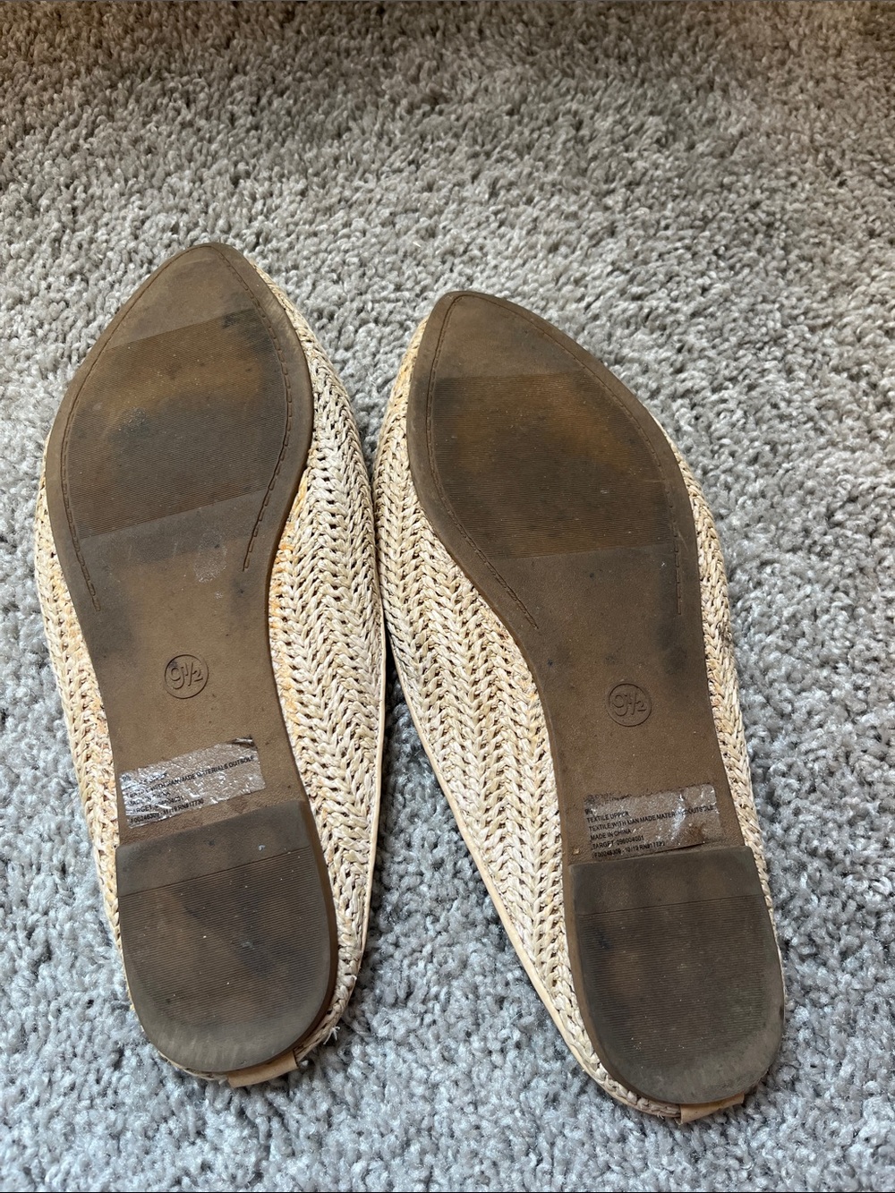 Universal Thread Rafia Flats - Picture 2 of 3